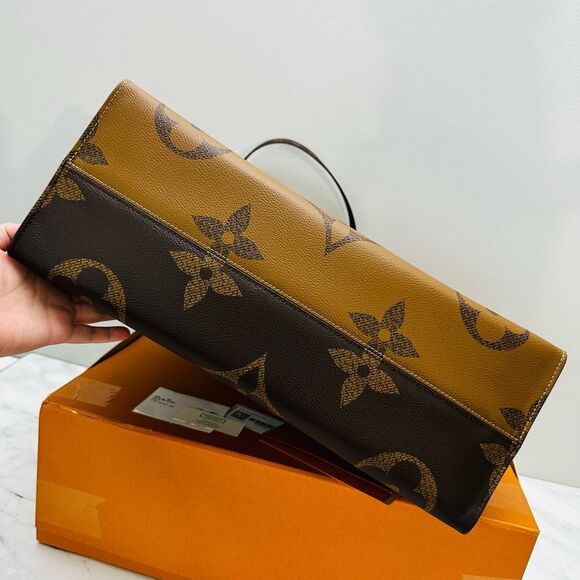 Louis Vuitton Onthego GM Tote - Picture 11 of 14